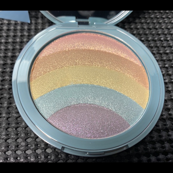 Too Faced Rainbow Strobe Highlighter - Picture 2 of 4